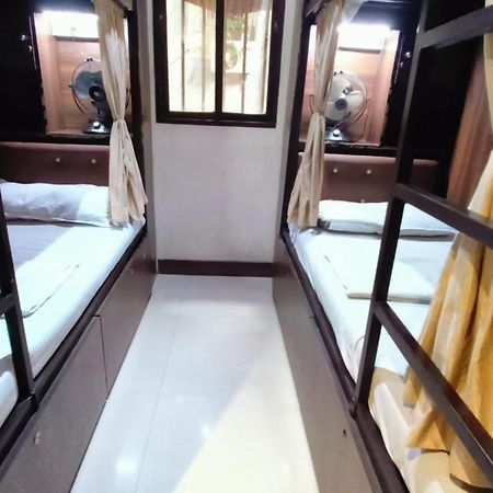 Almas Dormitory 24 Hours Aircondition มุมไบ ภายนอก รูปภาพ