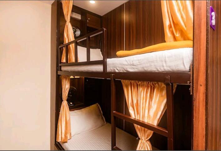 Almas Dormitory 24 Hours Aircondition มุมไบ ภายนอก รูปภาพ