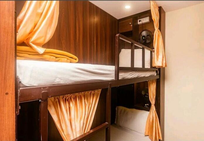 Almas Dormitory 24 Hours Aircondition มุมไบ ภายนอก รูปภาพ