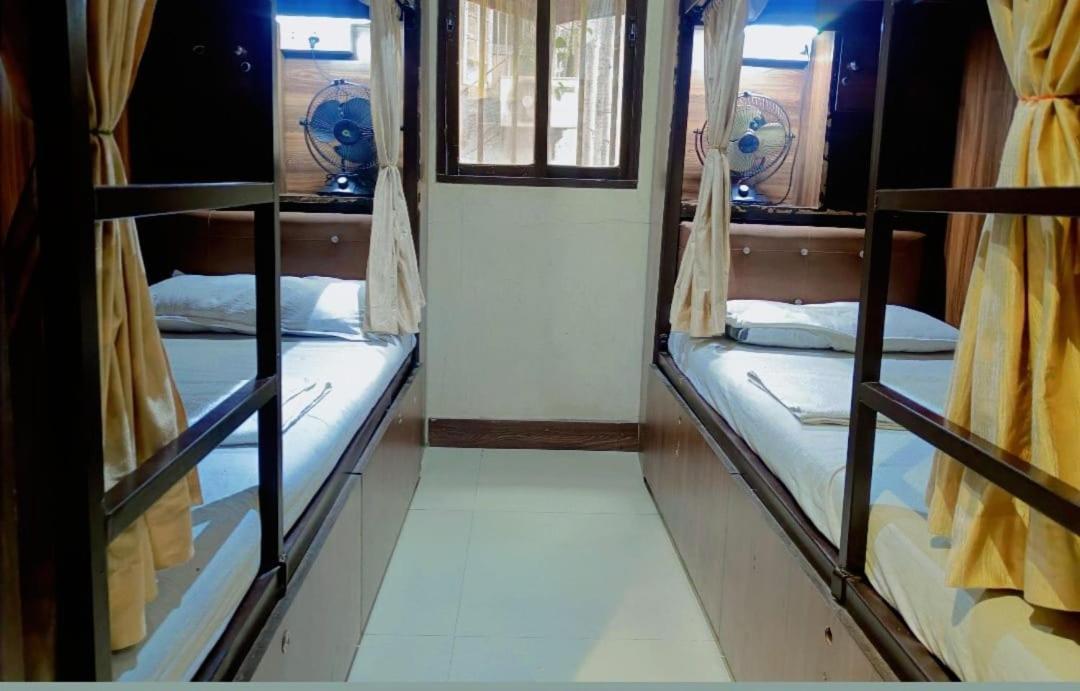 Almas Dormitory 24 Hours Aircondition มุมไบ ภายนอก รูปภาพ