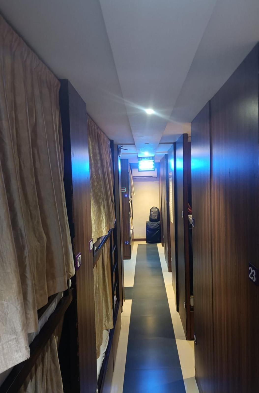 Almas Dormitory 24 Hours Aircondition มุมไบ ภายนอก รูปภาพ