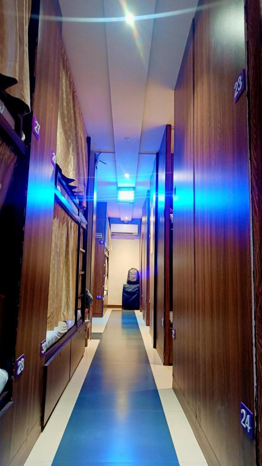 Almas Dormitory 24 Hours Aircondition มุมไบ ภายนอก รูปภาพ