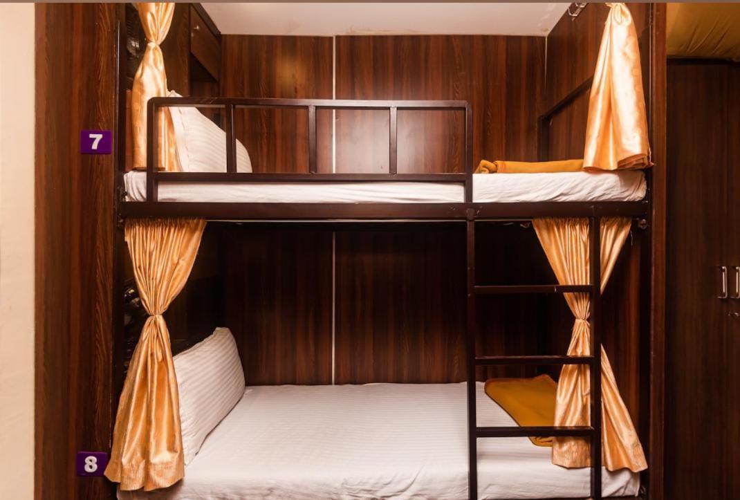 Almas Dormitory 24 Hours Aircondition มุมไบ ภายนอก รูปภาพ
