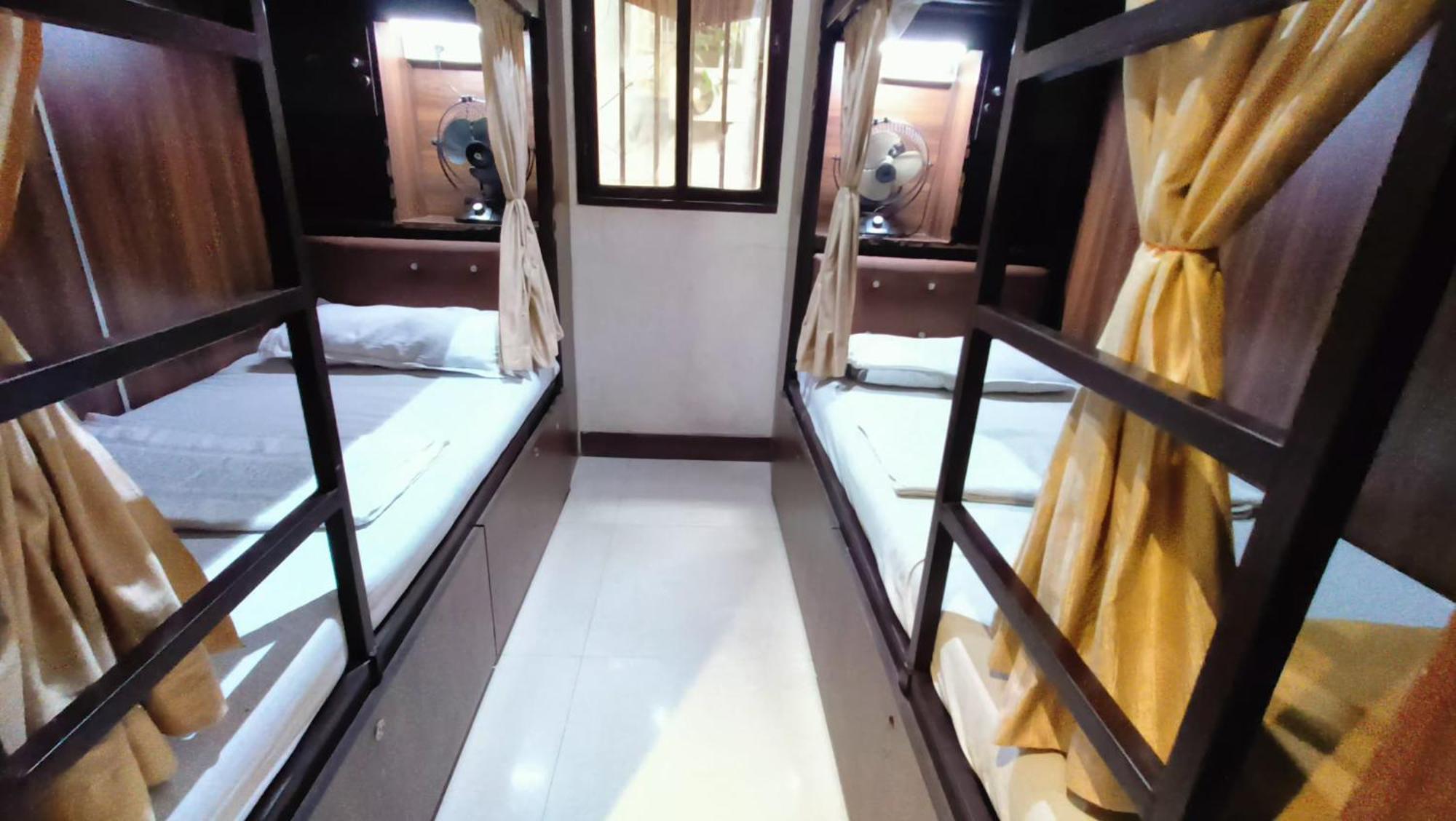 Almas Dormitory 24 Hours Aircondition มุมไบ ภายนอก รูปภาพ
