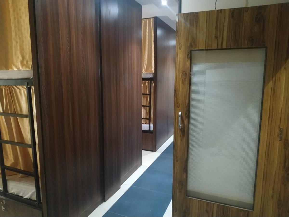 Almas Dormitory 24 Hours Aircondition มุมไบ ภายนอก รูปภาพ